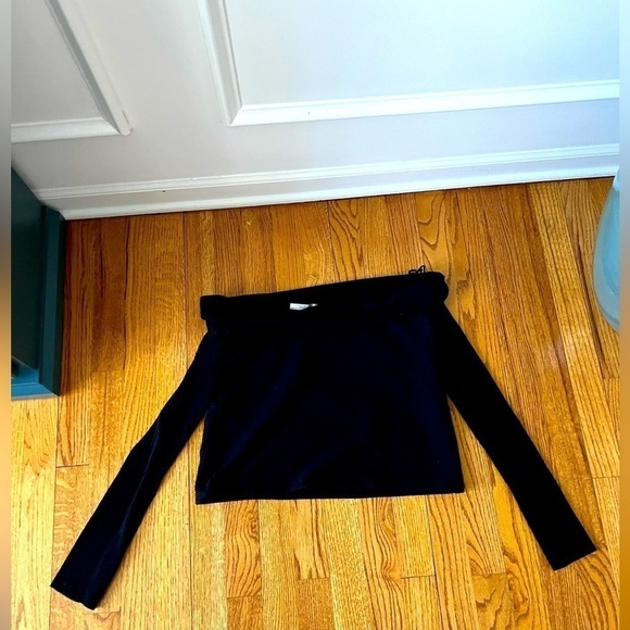 Zara Trafaluc Ribbed Black Off-The -Shoulder Long Sleeve Sweater Crop Top - Picture 2 of 5